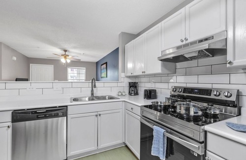 Westover Apartment | Fayetteville Retreat I Free Parking I Pool I(cb)
