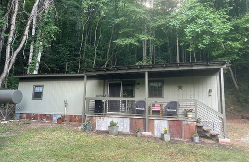 Aquone House | Feisty Ranch Farm Retreat - Private and charming 2-bedroom on 15 acres