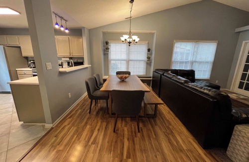 Evergreen House | Fenced In|Pet Friendly|King Bed|Heart of Cary