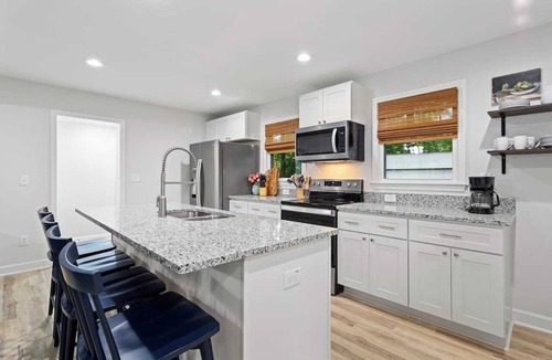 Zebulon House | Fenced In|Updated|Pets OK|3 Bed 2 Bath|Walkable DT