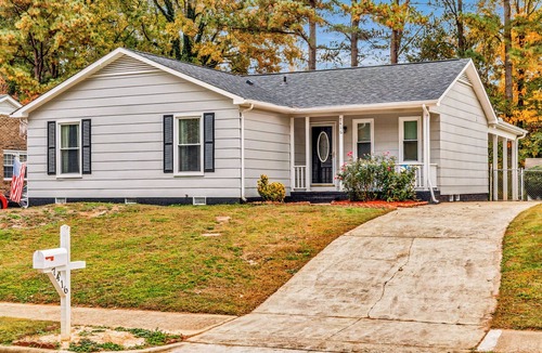North Raleigh House | Fenced Yard * Pet Friendly * Covered Patio