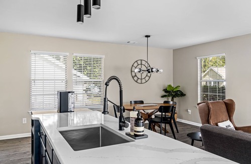 Pineville Cottage | Few Mins to Ballantyne-Pet Friendly-1 Level Home