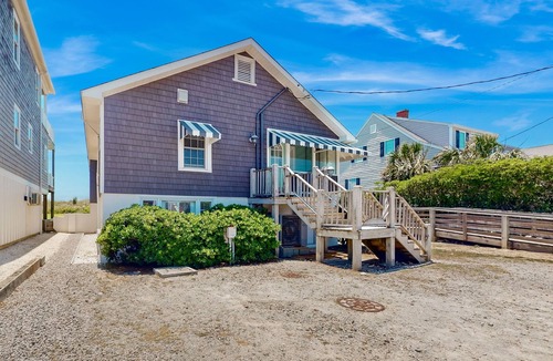 Atlantic Beach Cottage | Fields Cottage: Dog-Friendly Oceanfront beach cottage with WiFi & deck - walk to activities