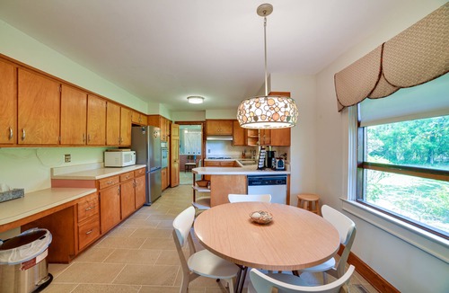 Morehead City House | Fifties Beaufort Home w/Patio, On Newport River!