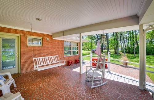 Morehead City House | Fifties Beaufort Home w/Patio, On Newport River!