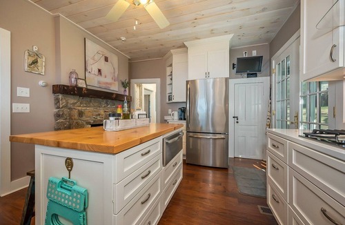 Lynn House | Fin and Fig Farmhouse | Pet-Friendly, Mountaintop Farmhouse | Scenic Views and Hot Tub