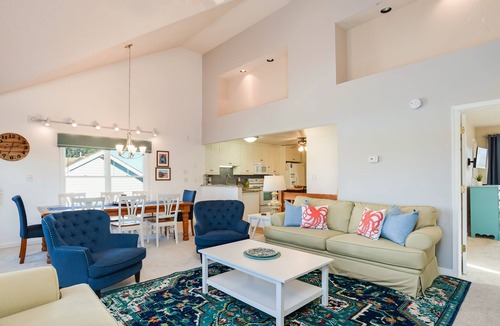 Nags Head House | Finn Tales: Pet friendly, Short Stays Anytime, Village Beach Club Access