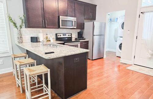 Chapel Hill House | Fire Pit - 4 Min from UNC - 7 Min from Carrboro - Fast Wi-Fi