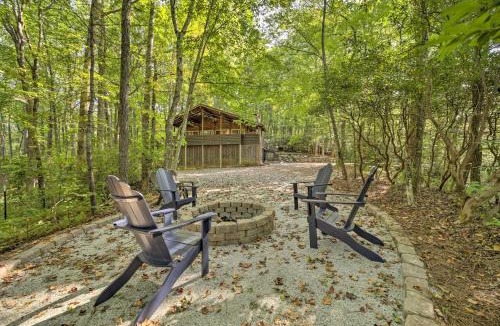 Lake Toxaway House | Fire Pit and Grill Cozy Cabin in Lake Toxaway!