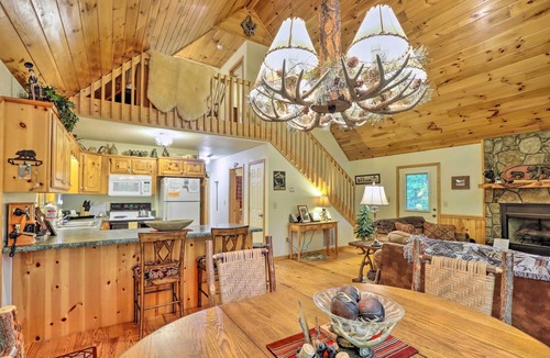 Murphy Cabin | Fire Pit & Grill: Whittlers Mountain Escape!