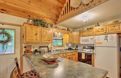Murphy Cabin | Fire Pit & Grill: Whittlers Mountain Escape!