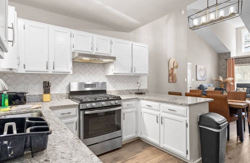 Wake Forest House | Fire-Pit | Pet Friendly | Infinity Board Game Table