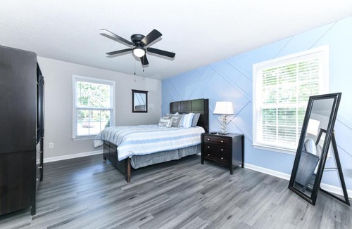 Greensboro Apartment | First floor 2 bed 2 bath with fireplace