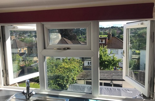 Berkhamsted Apartment | First Floor Studio with seperate double bedroom, within a large detached house.