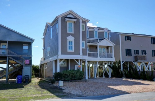 Holden Beach House | Fish N' Ships - Breathtaking Views - Gas Log Fireplace!