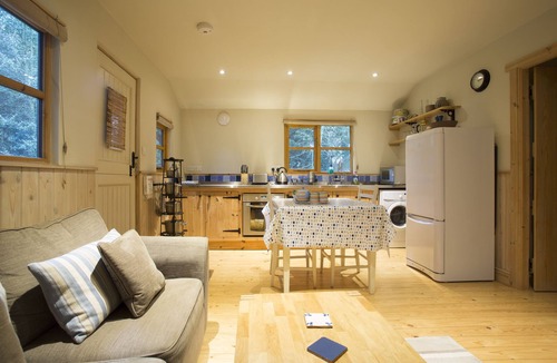 Chilworth Cabin | Five Pines - peaceful & secluded woodland cabin in Surrey Hills