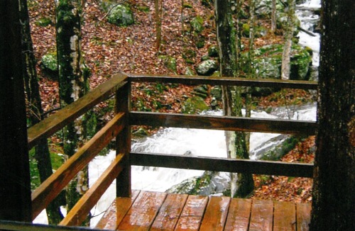 Bakersville House | Five-star, Romantic Cozy Home Built Right Over the Waterfalls Very Pet Friendly