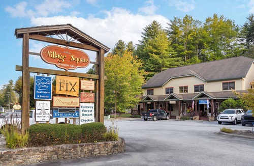 Sapphire Condo | FLASH SALE! Cozy 1 Bedroom Near Sapphire Valley Ski Area w/Resort Indoor Pool, WiFi & More