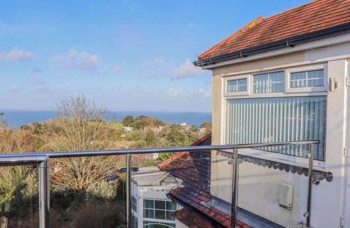 Torquay Cottage | FLAT 3 CHANNEL VIEW, country holiday cottage, with hot tub in Torquay