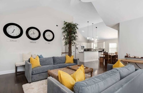 Colington House | Flex Stays, Hot Tub, Steps to Sound!