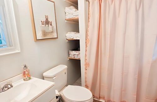 McCain House | Flower Bliss Cottage in Sparta Mountains