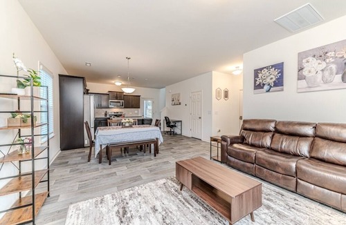 Black River House | Flower Power - Walk To Town - NEW