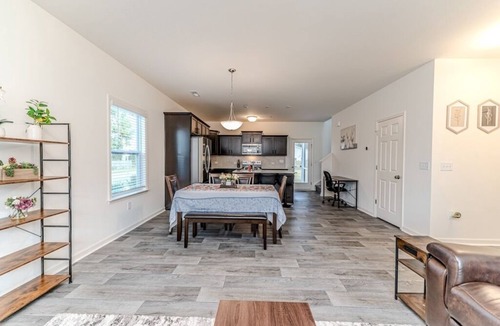 Black River House | Flower Power - Walk To Town - NEW