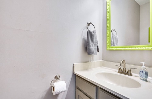 Folly Beach Apartment | Folly Beach Retreat w/Pool Access & River Views!