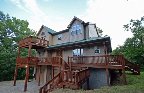 Robbinsville Cabin | Fontana View Retreat - Free Whitewater Rafting Passes + Luxury Family Home w/