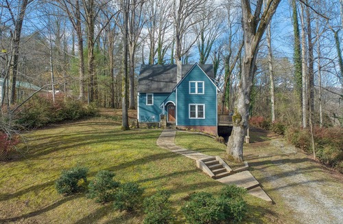 Brevard House | Forest Hill Farmhouse - Monthly Rental 5 Minutes from Downtown Brevard!