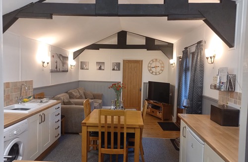 Bromham Cabin | Found at the foot of Roundway Hill with it's own secluded garden. Pet friendly.
