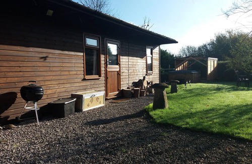 Bromham Cabin | Found at the foot of Roundway Hill with it's own secluded garden. Pet friendly.