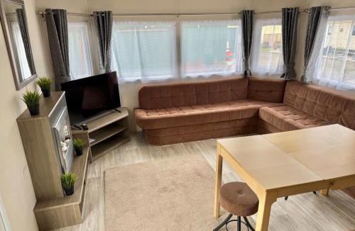 Glasgow Apartment | Four-bed Delta Caravan, Uddingston, Glasgow Located in Uddingston, Glasgow at Maryville Caravan Site