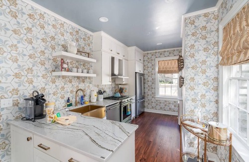 Downtown Charleston House | Four Bedrooms on Ashley! | The Beehive