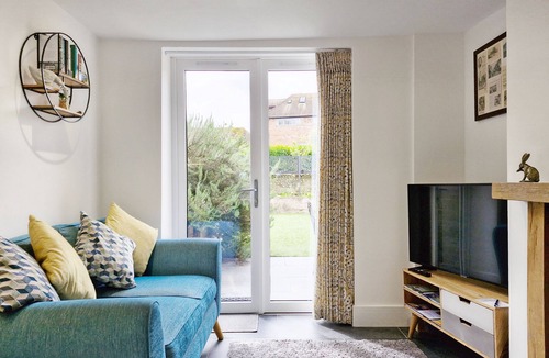 Chichester House | Four Priory Road, Chichester - a cottage that sleeps 4 guests in 2 bedrooms