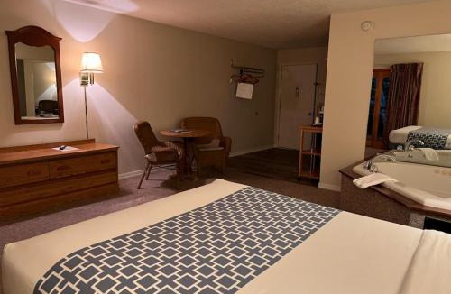 Maggie Valley Hotel | Four Seasons Inn