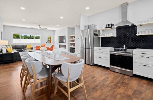 Woodfin House | Fox Den | 4 Suite Retreat + EV | 10 Mins to AVL