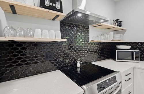 Woodfin House | Fox Den | 4 Suite Retreat + EV | 10 Mins to AVL