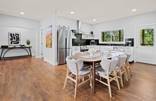 Woodfin House | Fox Den | 4 Suite Retreat + EV | 10 Mins to AVL