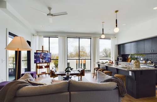 Historic Waverly House | Fox Suite - Downtown Views - 12 South