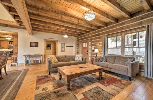 Franklin House | Franklin Cabin with Hot Tub and Pool Table!