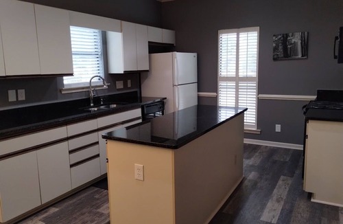 Gunter Afs House | Fresh, modern 3-bedroom residential home