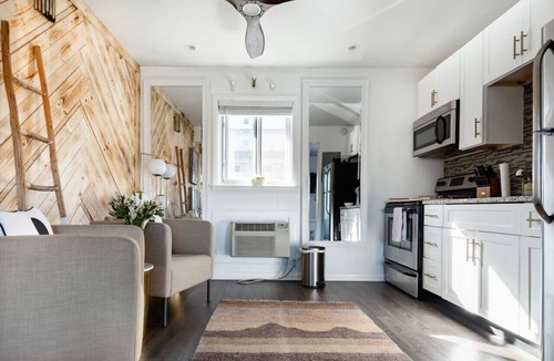 Melrose Condo | Freshly Renovated Artist Condo and Pool Minutes to Downtown