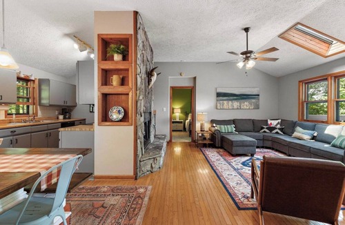 Boone Cabin | Front Porch Therapy| Dogs Welcome!
