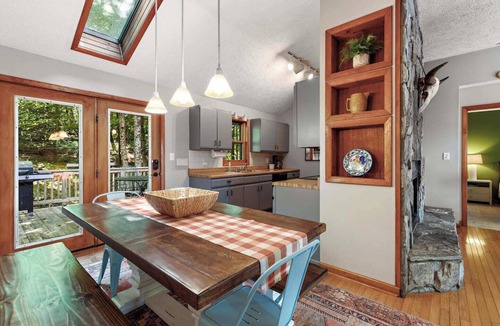 Boone Cabin | Front Porch Therapy| Dogs Welcome!