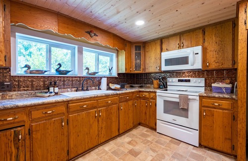 Almond Cabin | Front porch with bed swing, Pets Welcome, Hot Tub, Fireplace, Creek, Firepit.