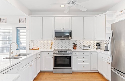 Flora's Bluff House | Front Row View of the Ocean Luxury 5 Star Sleeps 10 Pet Friendly w BHI Club