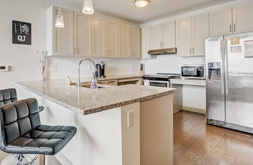 Charlotte Center City Apartment | Frontdesk | 2BR Family APT in Uptown