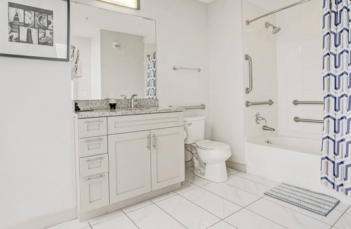 Charlotte Center City Apartment | Frontdesk | 2BR Family APT in Uptown