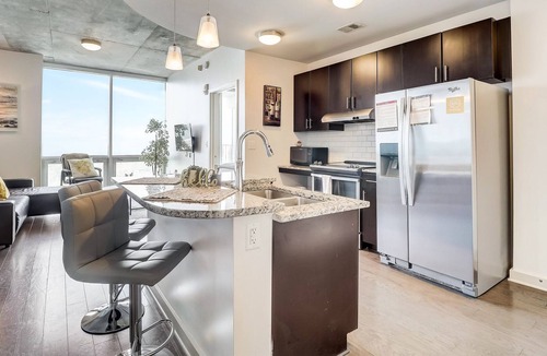 Charlotte Center City Apartment | Frontdesk | Breathtaking Uptown 1BR Apt w/ Parking